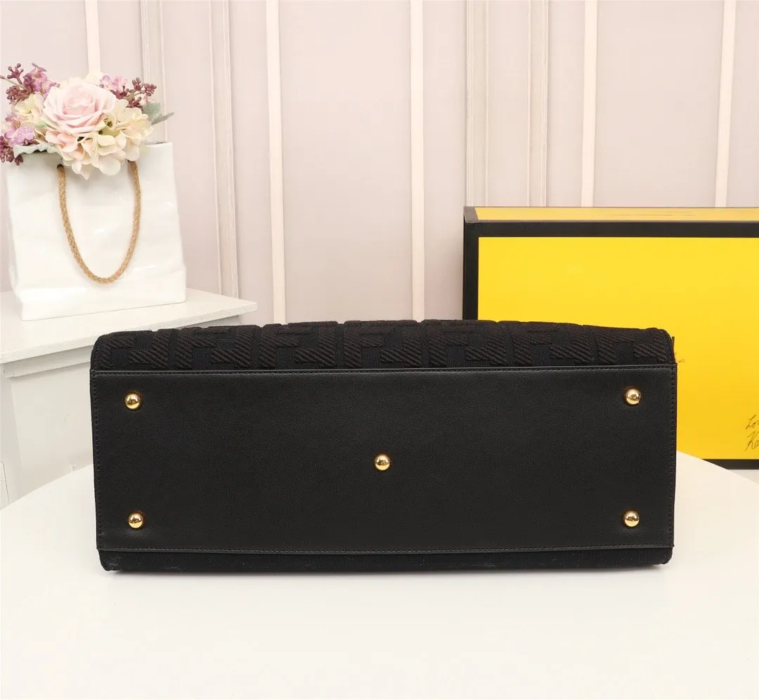 EN   Designer bags by Fendi 085